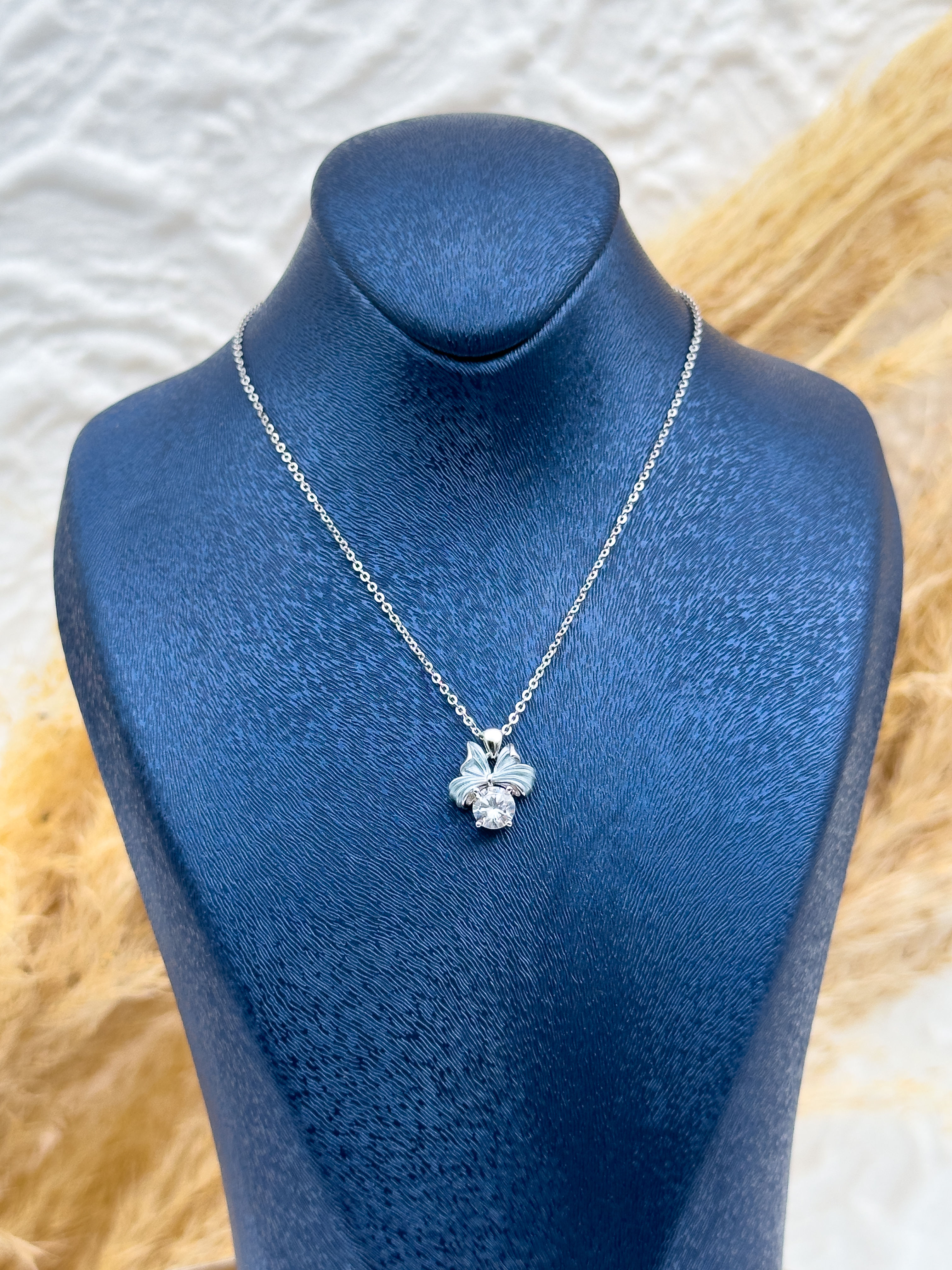 925 Ayar Gümüş Mavi Sedef Taşlı Tektaş Kolye – Günlük & Özel Gün Takısı